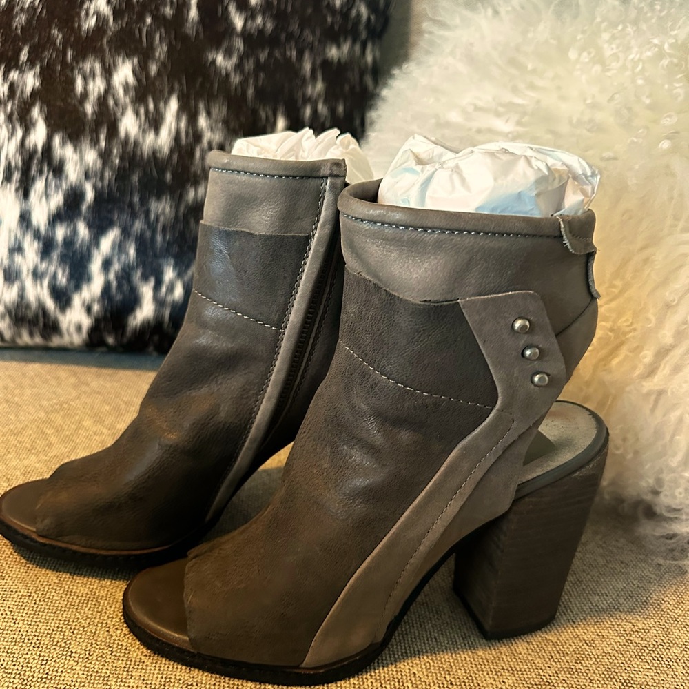 Dolce Vita Gray Leather Block Heel Booties w/Peep Toe Womens 8